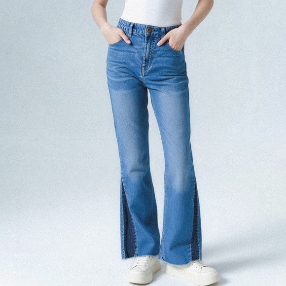 American Rag Cie light/ medium wash semi flared patchwork jean ❤️ - Picture 1 of 7